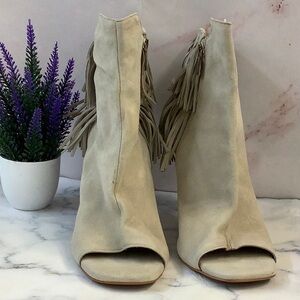 NWT Vince Camuto Fringe Suede Peep Toe Booties - Cream Size 9.5M